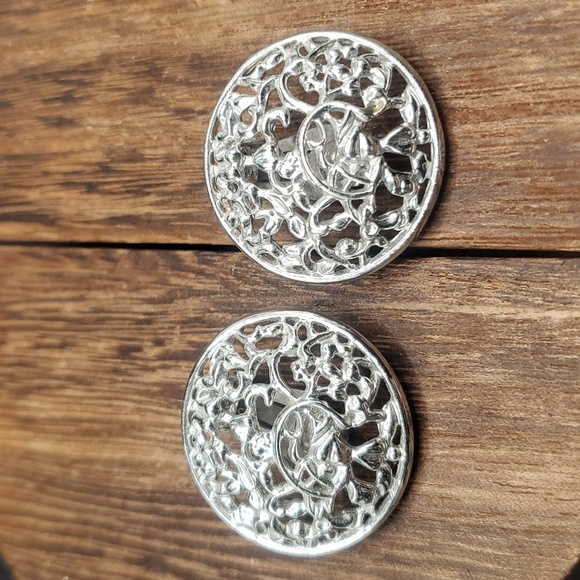 E525 silver birds nest garden home saucer earrings clip on openwork - Picture 1 of 3